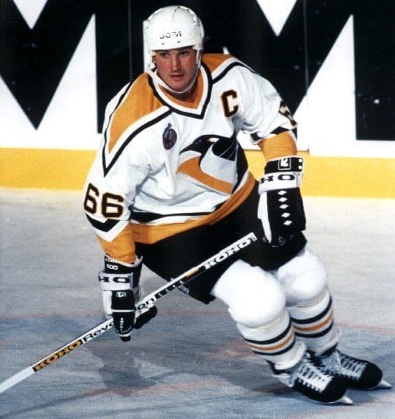 Mario Lemieux playing for the Pittsburgh Penguins, 1992