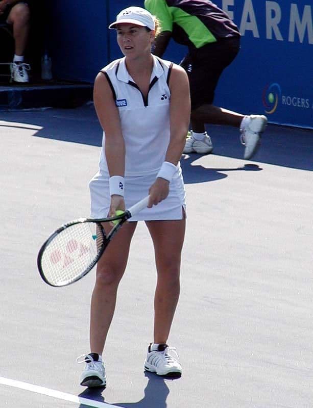 Monica Seles playing at a hard-court tournament in the 1990s