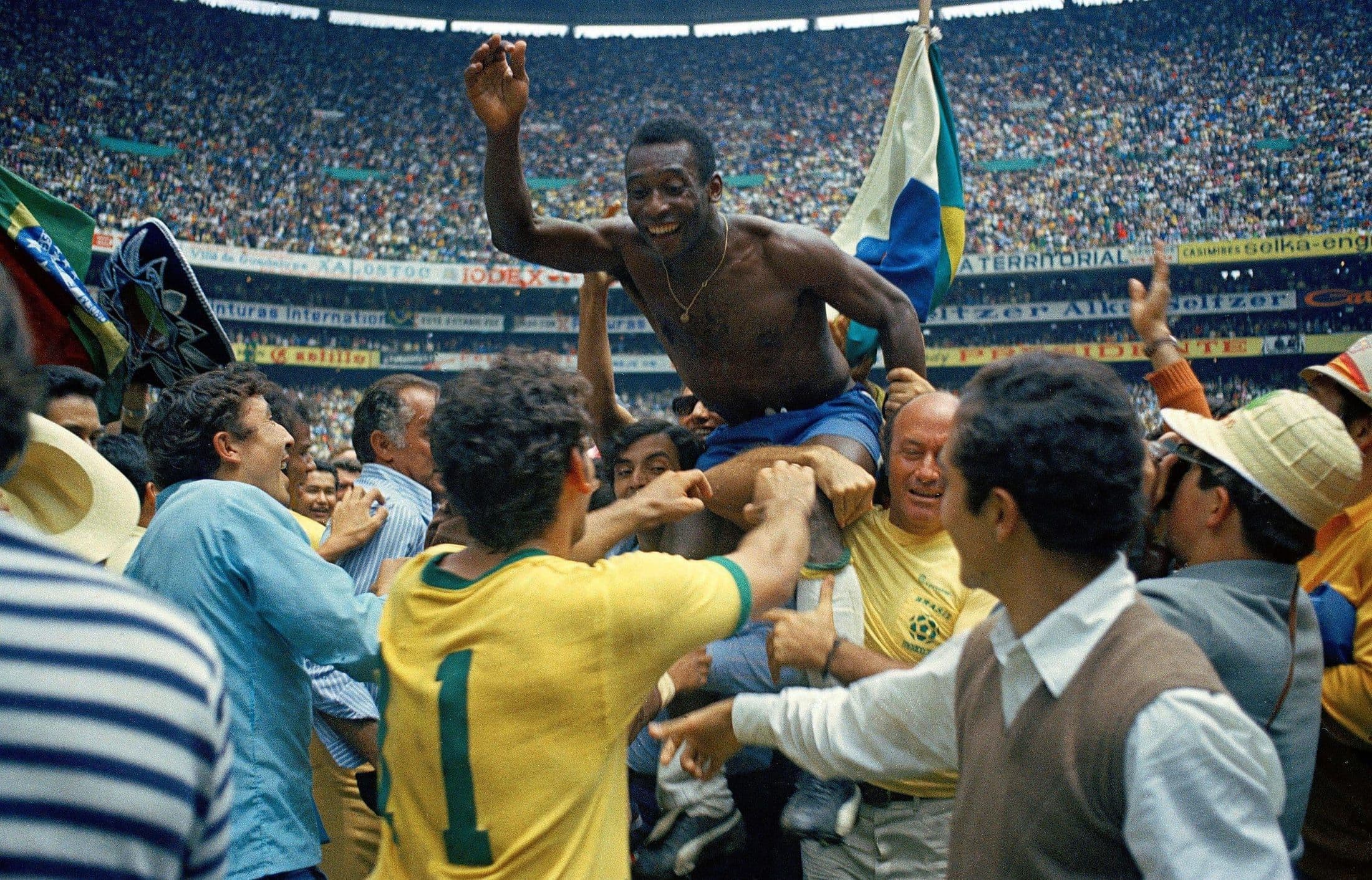 Pelé being carried by fans after Brazil's 1970 World Cup final win